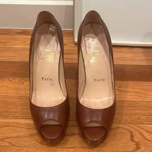 Beautiful Christian Louboutin Cuoio Heel brown